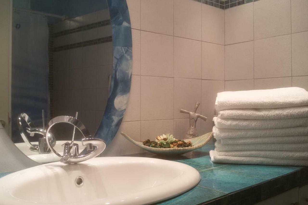 Quiet Apartment In Plaka Атина Екстериор снимка
